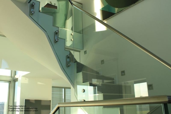 Glasgeländer punktgehalten